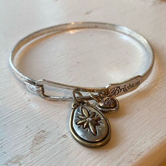 Brighton Art & Soul "Joy‎ to the World" Charm Silver Plated Bangle Bracelet - Picture 2 of 9